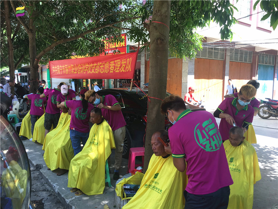 20200723雙橋鎮(zhèn)宣傳理發(fā)活動(dòng).jpg