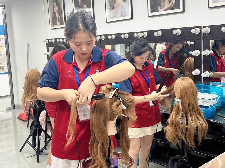 卷發(fā)護(hù)理技巧，廣西燙染技術(shù)學(xué)校課程